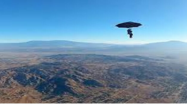 Wonderbaarlijke redding van skydiver in vrije val