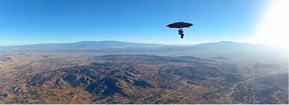 Wonderbaarlijke redding van skydiver in vrije val