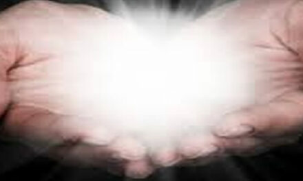 Zieke vrouw barst in tranen als haar verpleger dit doet…