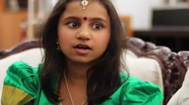 Meisje kan geblinddoekt alles zien met het derde oog