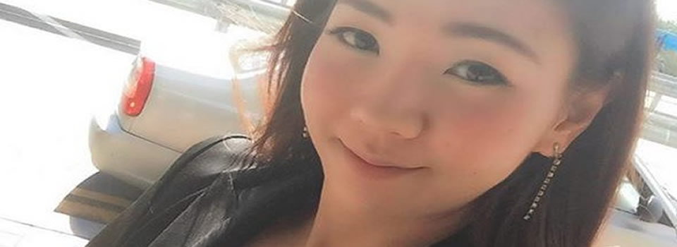 Schattige Koreaanse toont haar verrassende spierballen