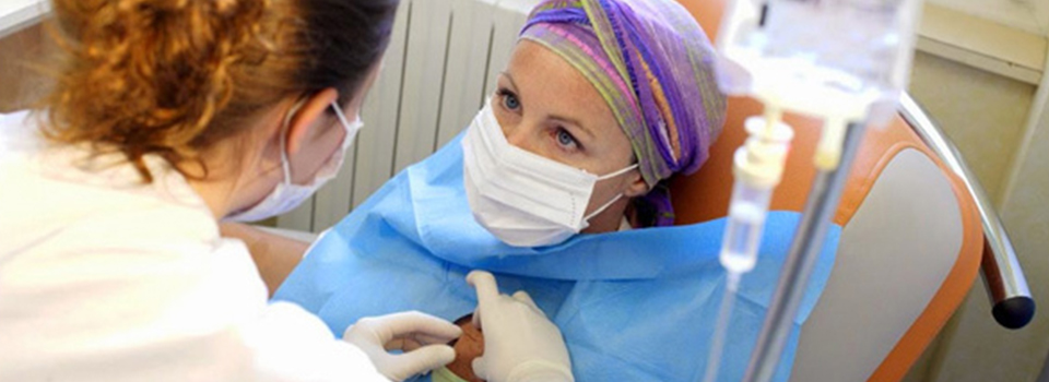 ‘Kanker wordt altijd veroorzaakt door stress en chemo helpt niet’