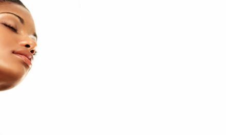 Hoe behoud je een mooie strakke kin?