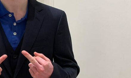 Man (31) wil voetballen en DOUCHEN met tienermeisjes